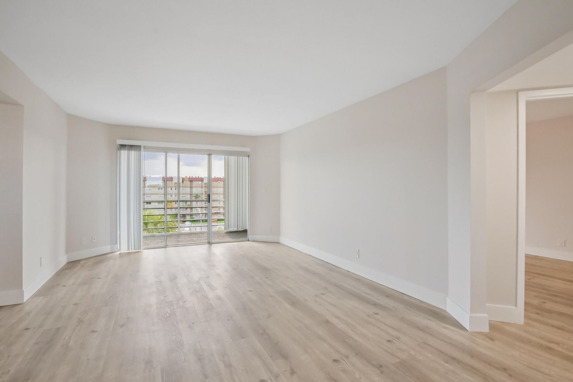 3590 Via Poinciana, Unit 501, Lake Worth, FL 33467 Photo
