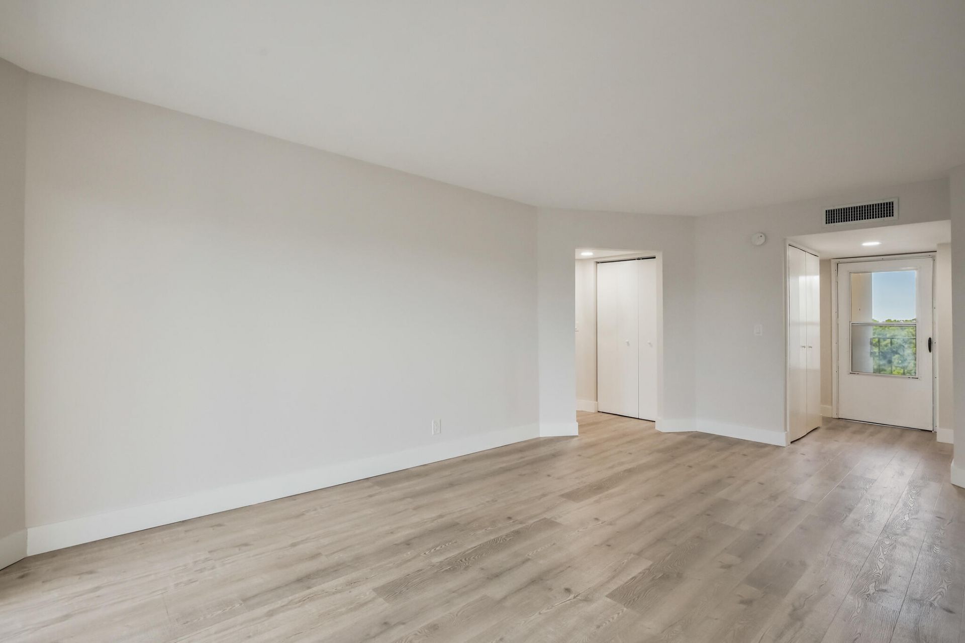 3590 Via Poinciana, Unit 501, Lake Worth, FL 33467 Photo