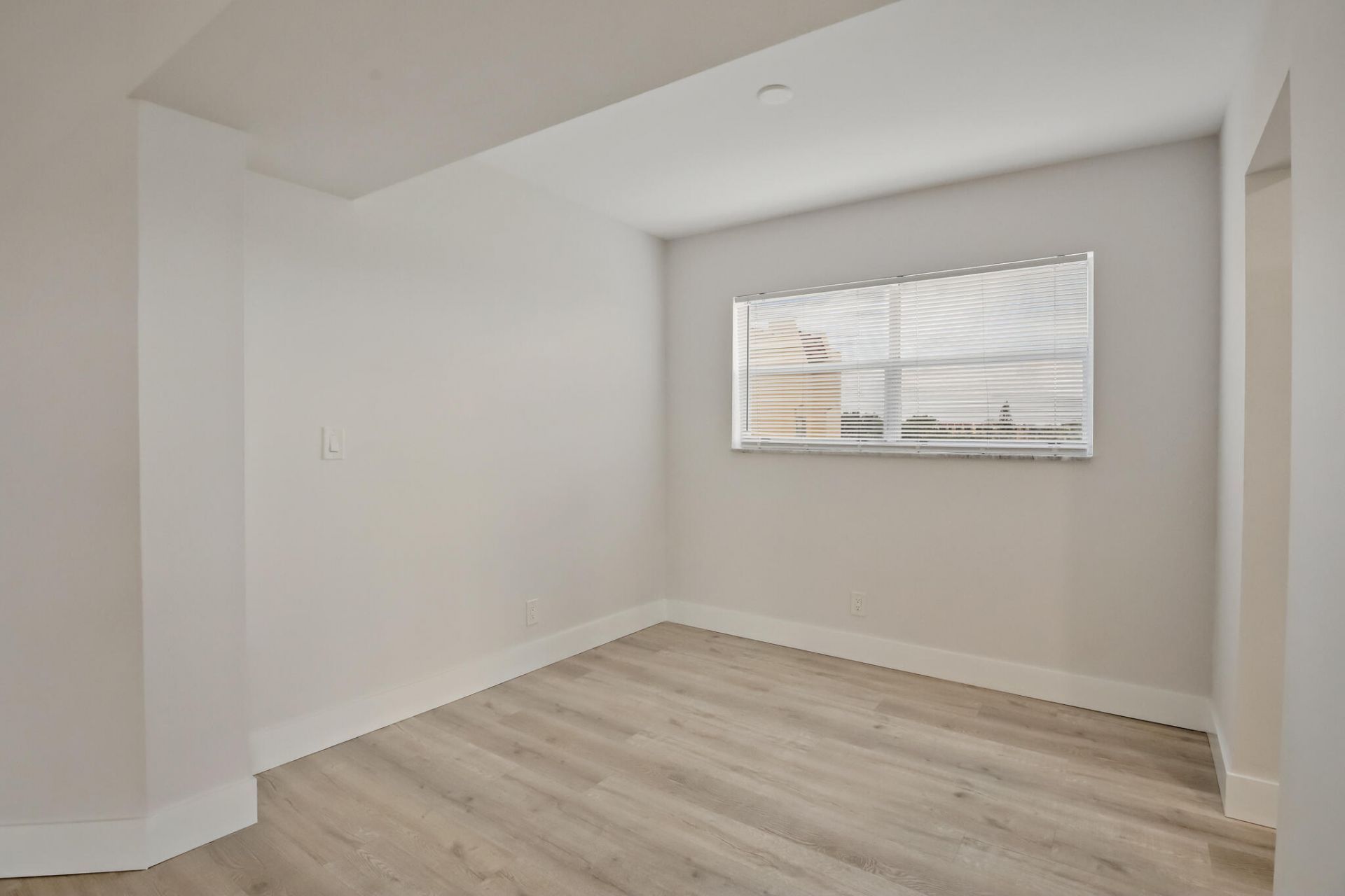 3590 Via Poinciana, Unit 501, Lake Worth, FL 33467 Photo