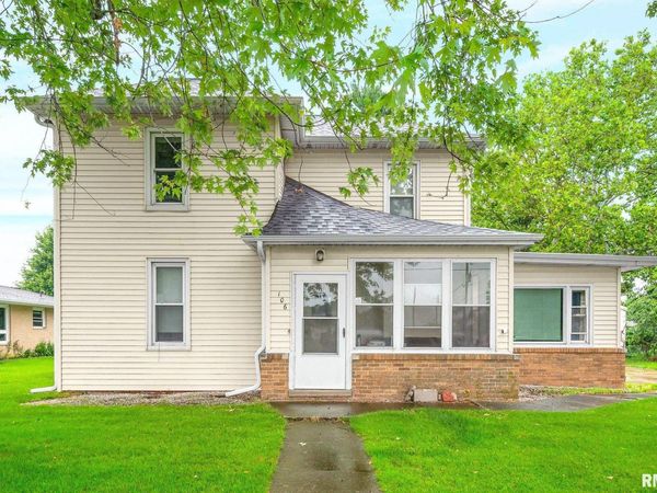 106 W LINCOLN Street, Roanoke, IL 61561
