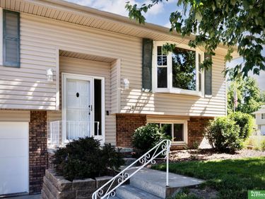 10734 Borman Circle, Omaha, NE 68127