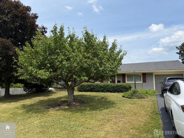 38 New Road, Kendall Park, NJ 08824