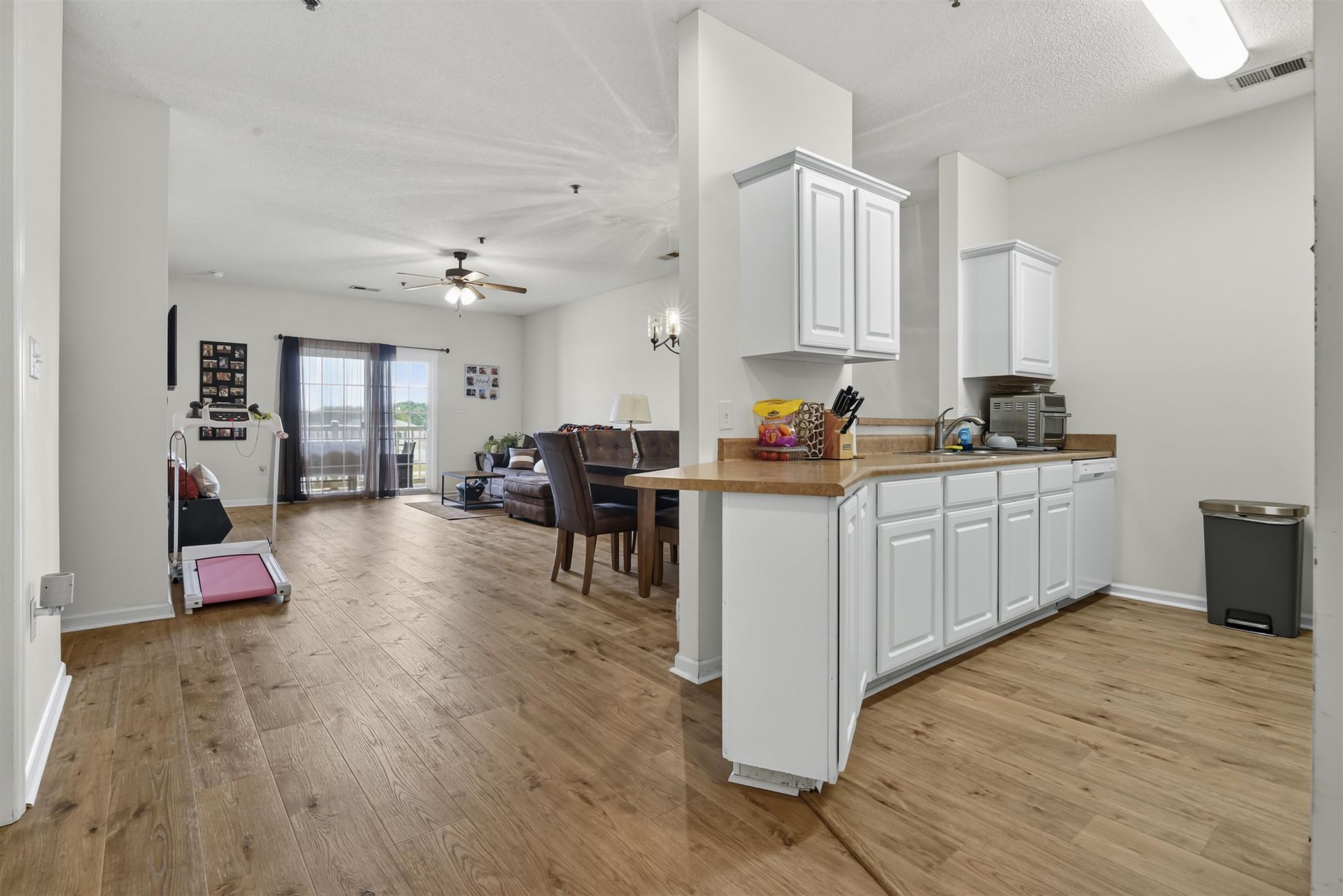 2070 Cross Gate Blvd. Photo 8