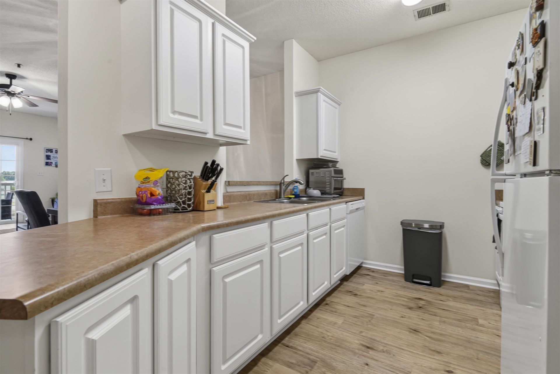 2070 Cross Gate Blvd. Photo 9
