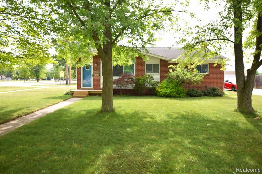2482 Anderson Road, Saginaw Township, MI 48603 Main Photo