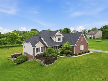 1232 Thorn Ridge Drive, Hartland Twp, MI 48843