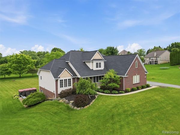 1232 Thorn Ridge Drive, Hartland Twp, MI 48843