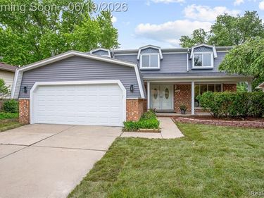 1740 Lakewood Drive, Troy, MI 48083