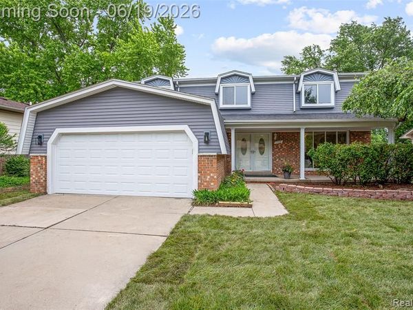 1740 Lakewood Drive, Troy, MI 48083
