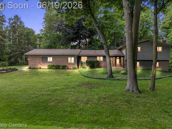 21201 E Chigwidden Street, Northville, MI 48167