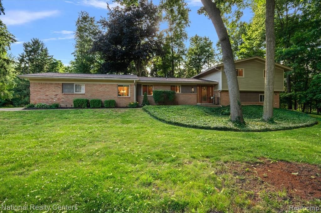 21201 E Chigwidden Street, Northville, MI 48167 Main Photo