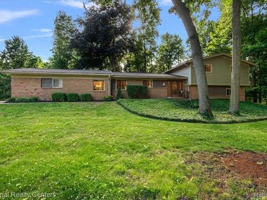 21201 E Chigwidden Street, Northville, MI 48167