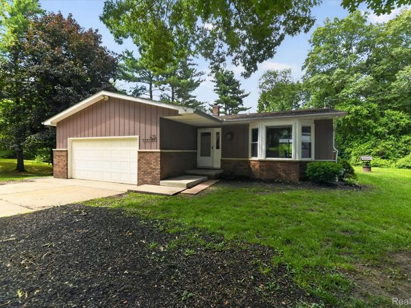 423 Sunset, White Lake Township, Mi 48383