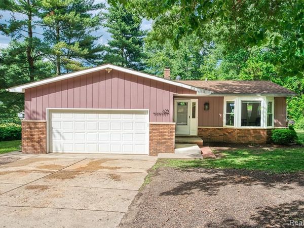 423 Sunset, White Lake Twp, MI 48383