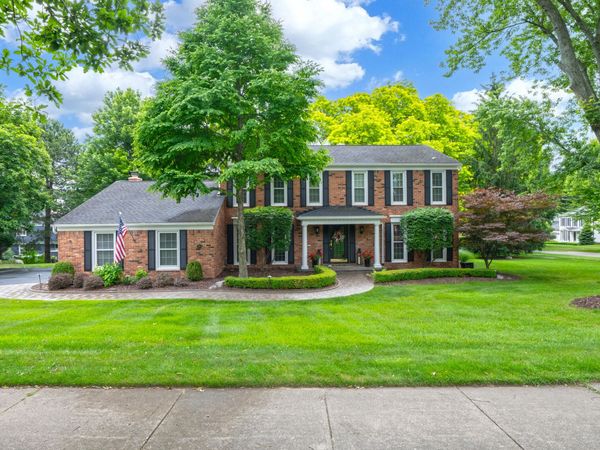 864 Great Oaks Boulevard, Rochester, MI 48307