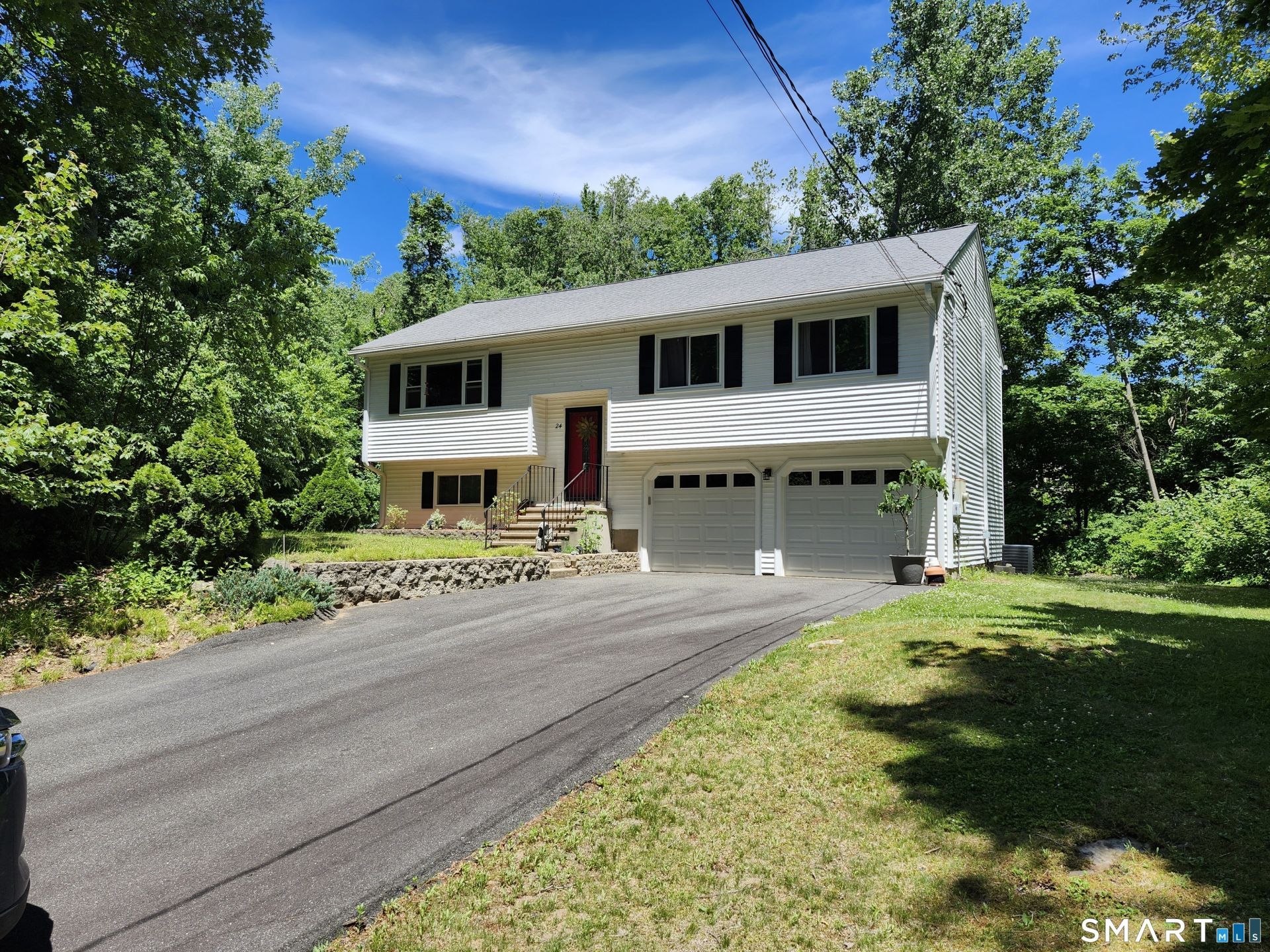 24 Midwood, Wolcott, CT 06716 Main Photo