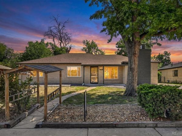 900 Quentin Street, Aurora, CO 80011
