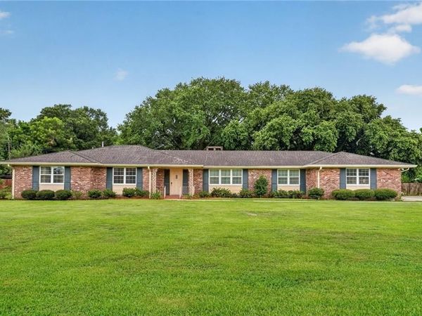 107 VICTORIA Drive, Belle Chasse, LA 70037