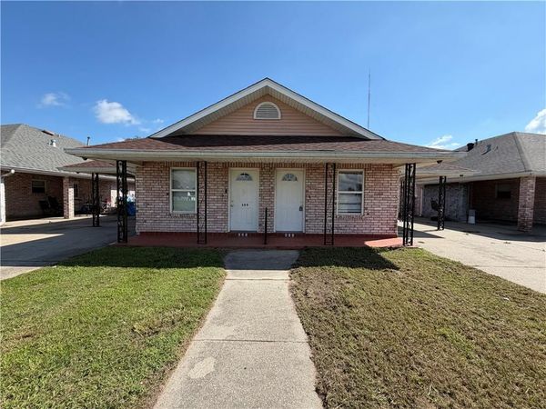 511 E GENIE Street , Chalmette, LA 70043