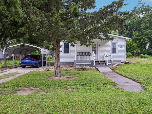1130 Marshall Street, Hillsboro, IL 62049