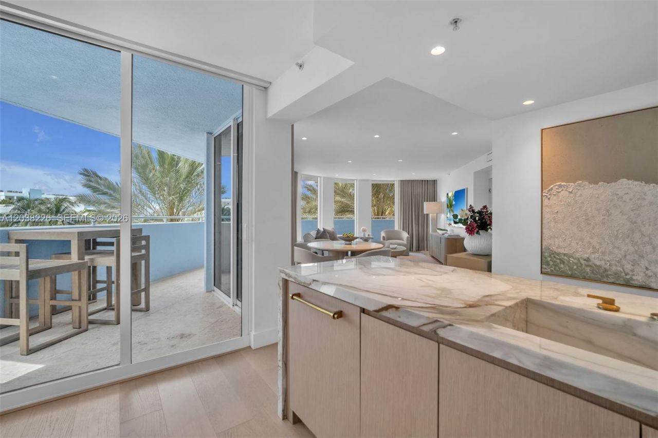 9201 Collins Ave , Unit 422, Surfside, FL 33154 Photo