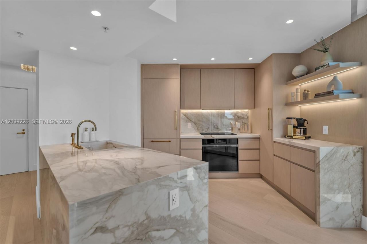 9201 Collins Ave, Unit 422, Surfside, FL 33154 Photo