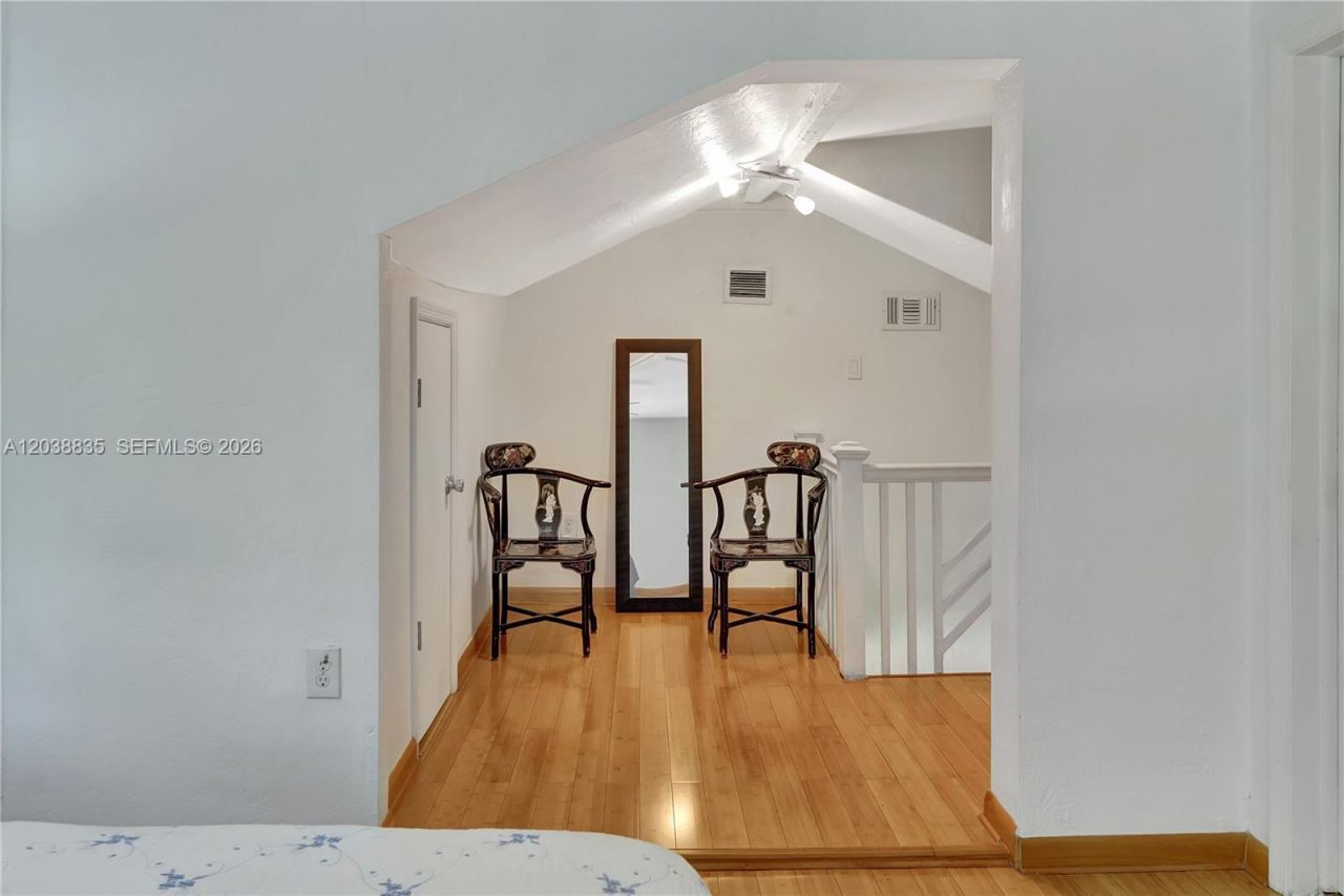 3375 SW 29th Ter, Miami, FL 33133 Photo