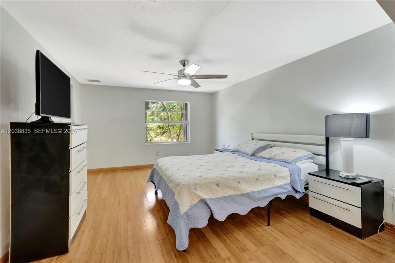 3375 SW 29th Ter, Miami, FL 33133 Photo