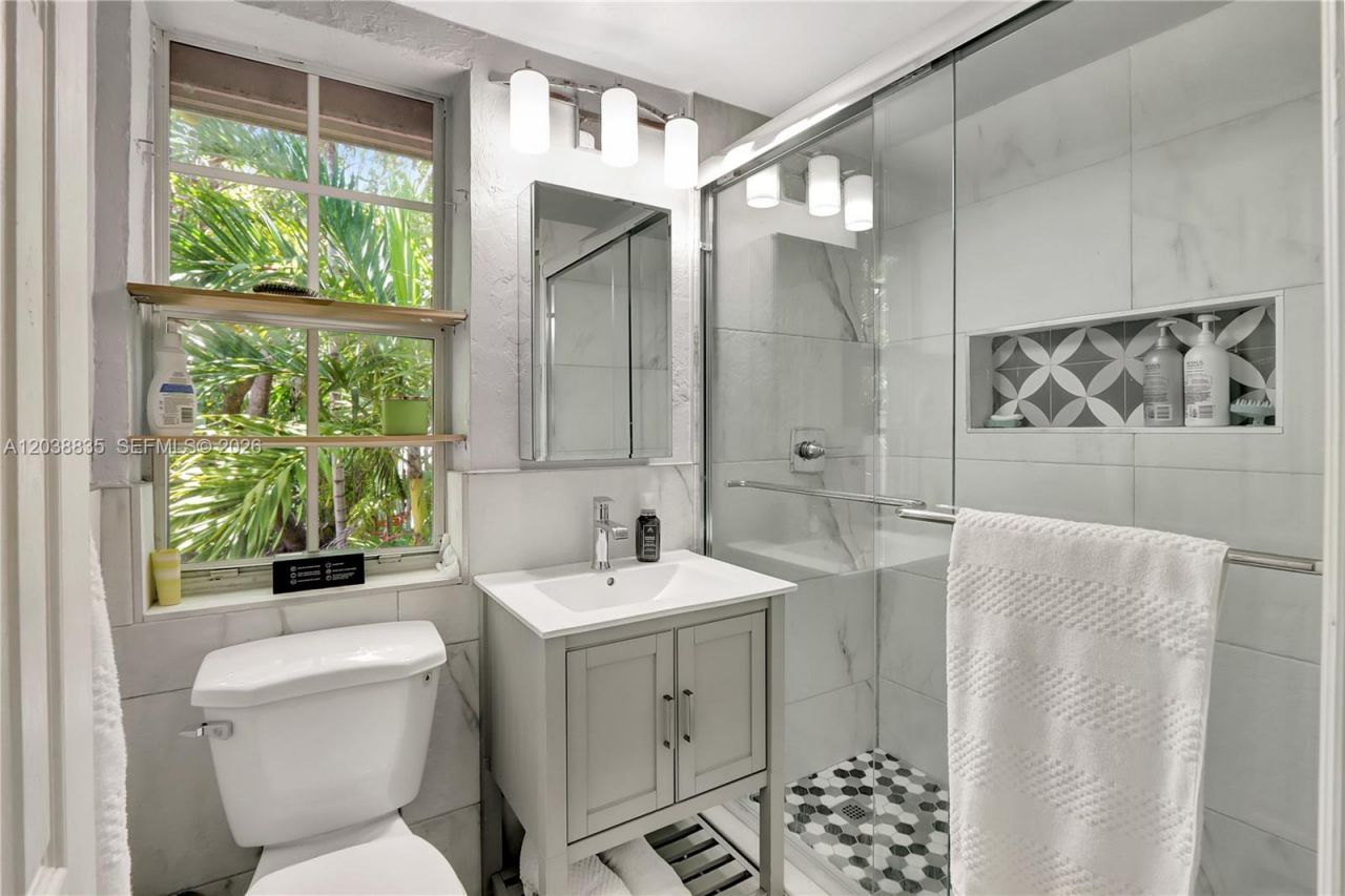 3375 SW 29th Ter, Miami, FL 33133 Photo