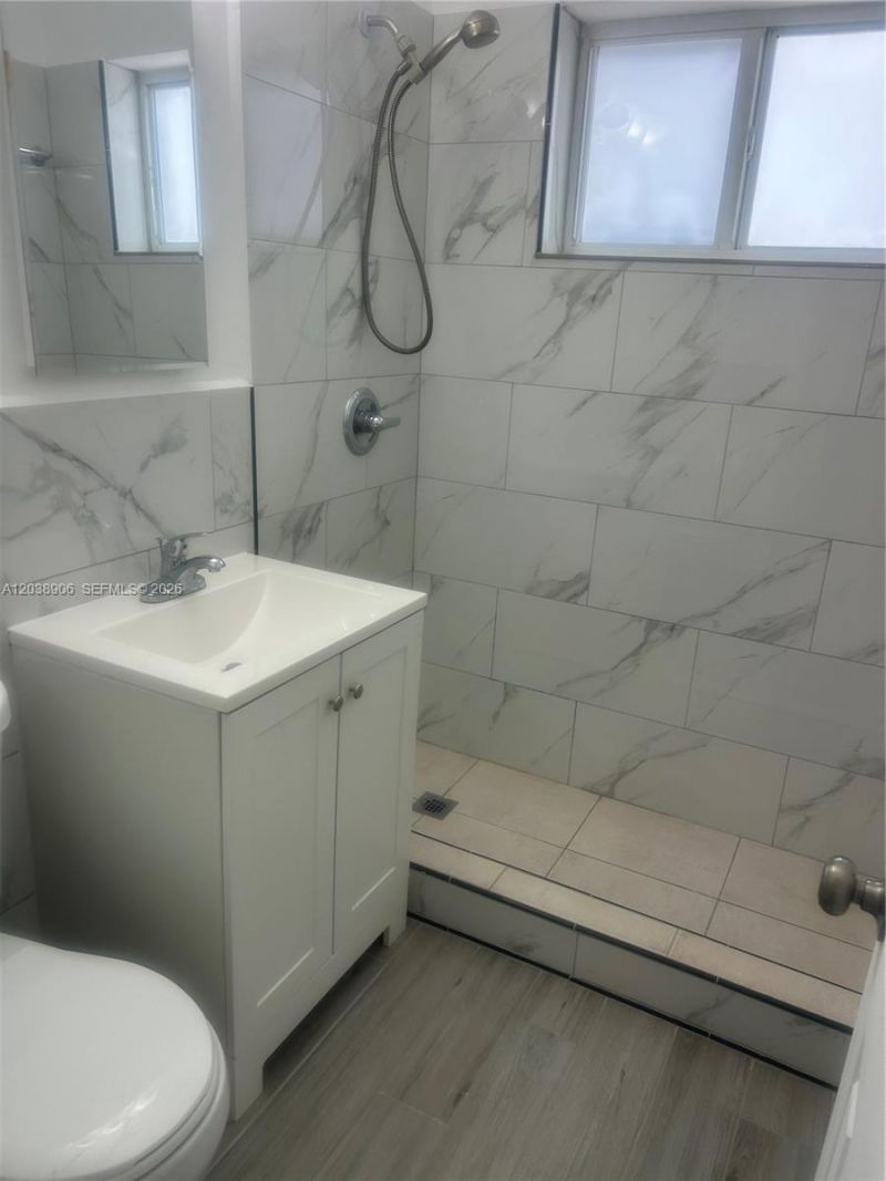 415 76th St, Unit 8, Miami Beach, FL 33141 Photo