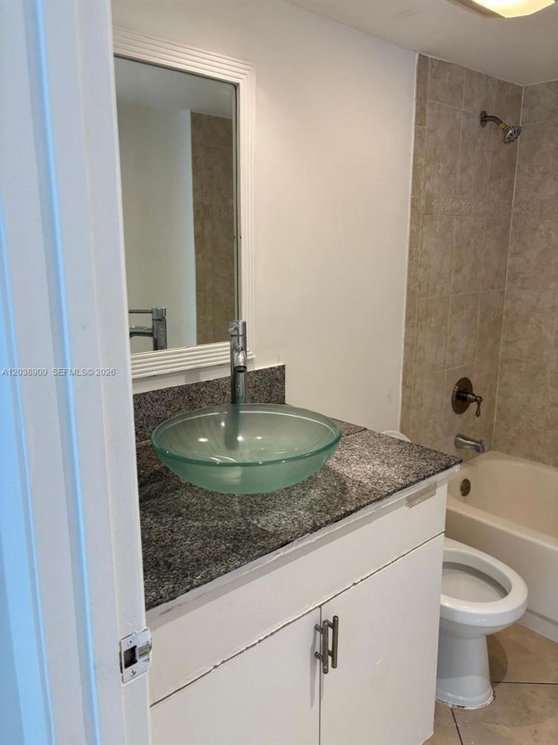 6276 NW 186th St , Unit 204, Hialeah, FL 33015 Photo