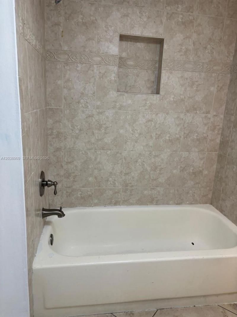 6276 NW 186th St , Unit 204, Hialeah, FL 33015 Photo