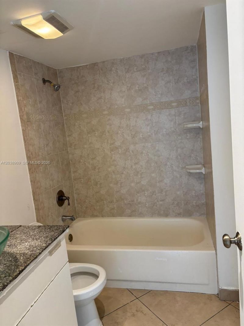6276 NW 186th St , Unit 204, Hialeah, FL 33015 Photo