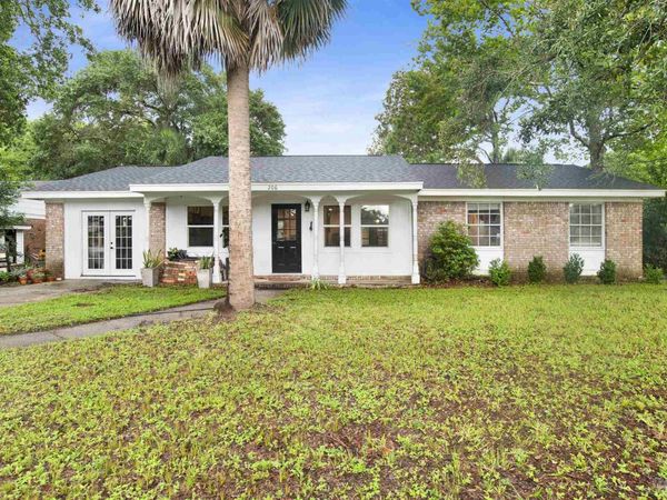 206 Norwich Dr, Gulf Breeze, FL 32561