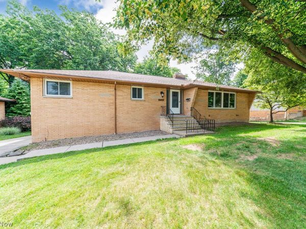 6473 Tanglewood Lane, Seven Hills, OH 44131