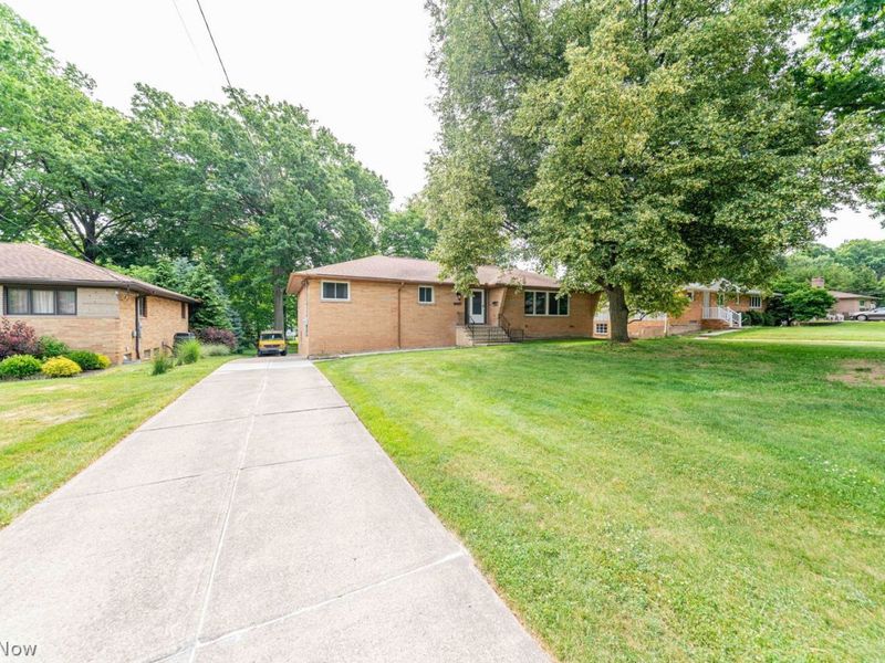6473 Tanglewood Lane, Seven Hills, OH 44131 Photo 2