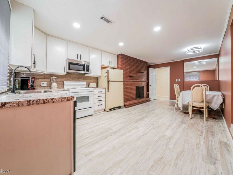 6473 Tanglewood Lane, Seven Hills, OH 44131 Photo 31