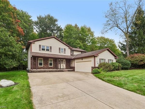 32921 N Burr Oak Drive, Solon, OH 44139