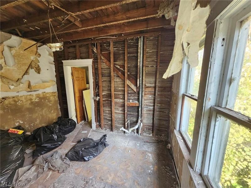 12501 Locke Avenue, Cleveland, OH 44108 Photo 23