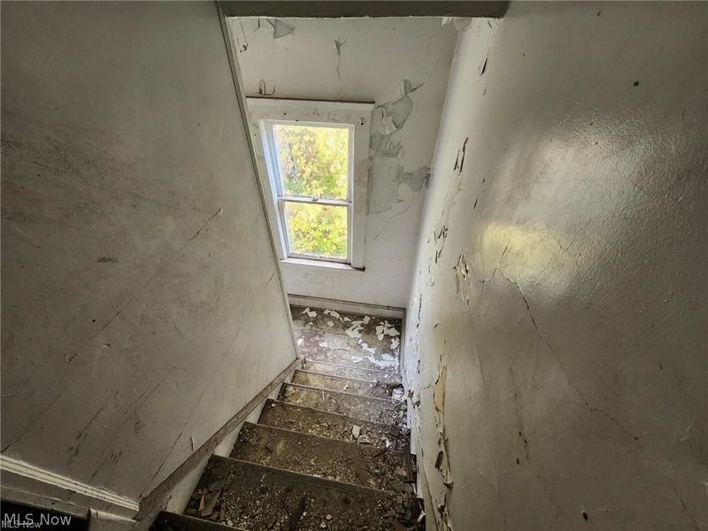 12501 Locke Avenue, Cleveland, OH 44108 Photo 30