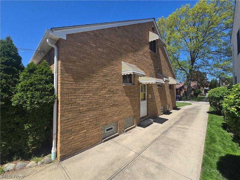 9515 Elsmere Drive, Parma, OH 44130 Photo 2
