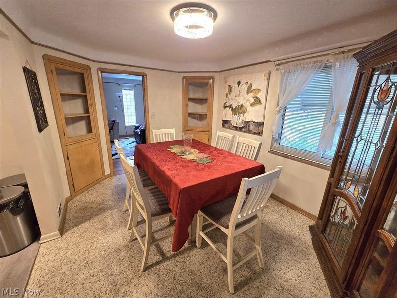 9515 Elsmere Drive, Parma, OH 44130 Photo 8