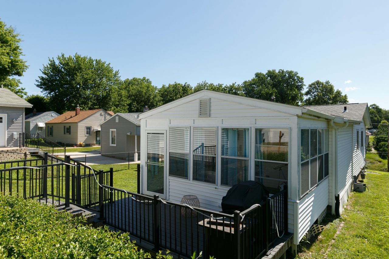 636 28th Street, Bettendorf, IA 52722 Main Photo