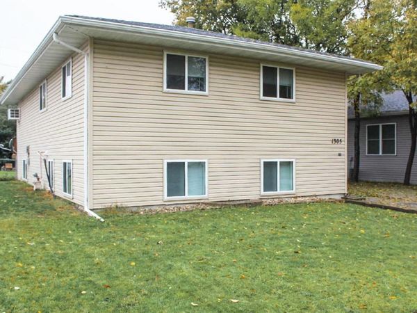 1305 16 1/2 Street S, Fargo, ND 58103