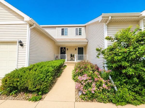 809-811 Vista Ridge Drive, Mount Horeb, WI 53572