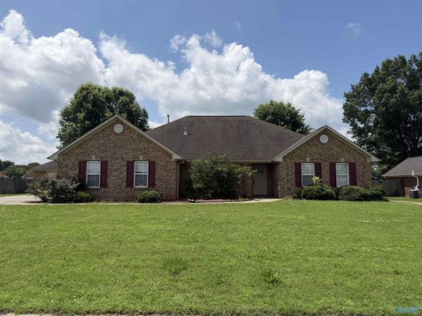 16874 Raspberry Lane, Athens, AL 35613
