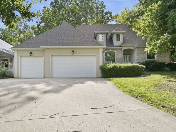1628 S Charing Road , Springfield, MO 65809