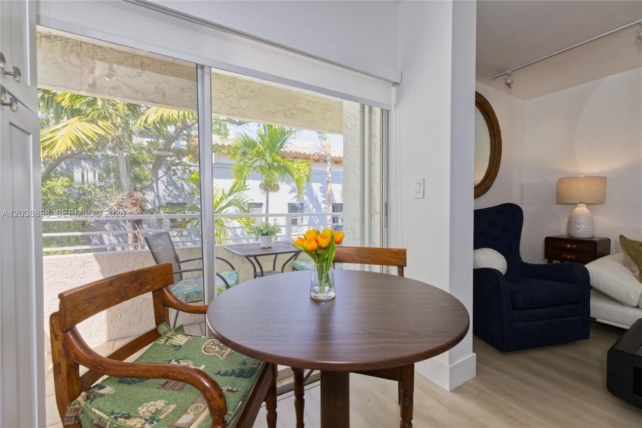 5838 SW 74th Ter, Unit 317, South Miami, FL 33143 Photo