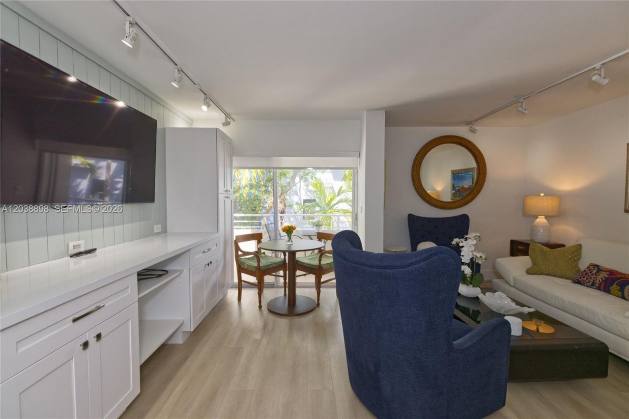 5838 SW 74th Ter, Unit 317, South Miami, FL 33143 Photo