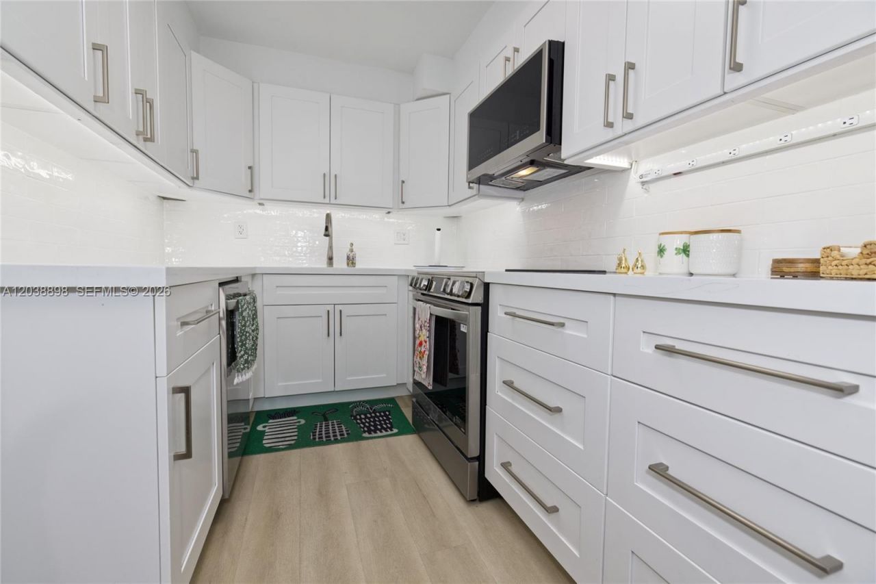 5838 SW 74th Ter, Unit 317, South Miami, FL 33143 Photo
